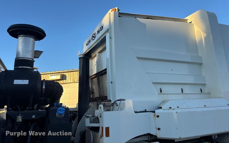 image for item FG1670 2011 Autocar Xpeditor refuse truck