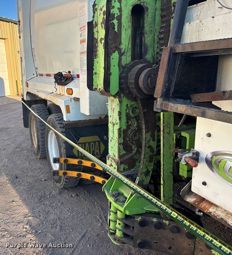 image for item FG1670 2011 Autocar Xpeditor refuse truck