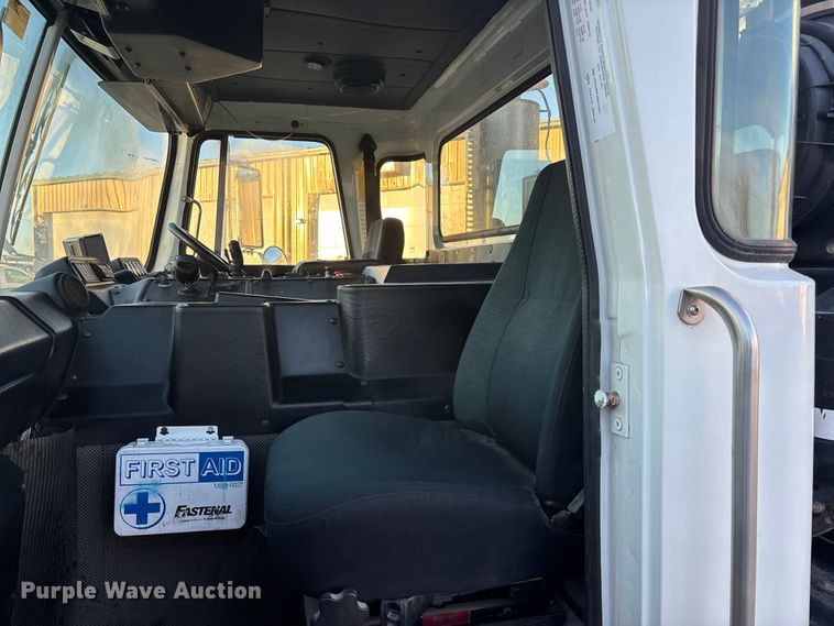 image for item FG1670 2011 Autocar Xpeditor refuse truck