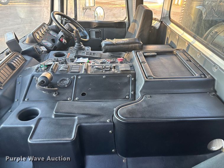 image for item FG1670 2011 Autocar Xpeditor refuse truck