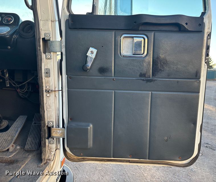 image for item FG1670 2011 Autocar Xpeditor refuse truck