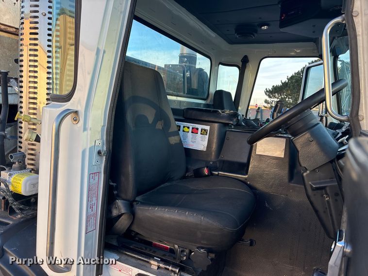 image for item FG1670 2011 Autocar Xpeditor refuse truck