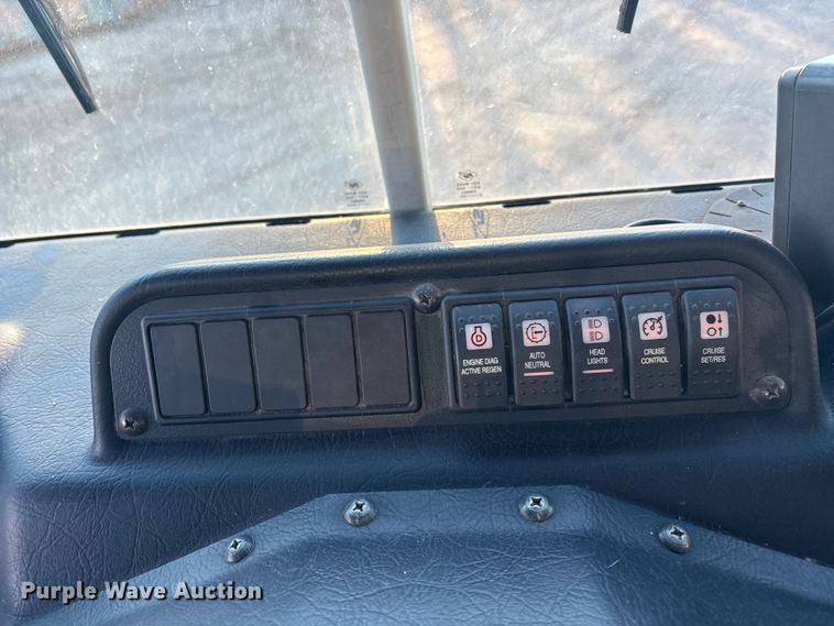 image for item FG1670 2011 Autocar Xpeditor refuse truck