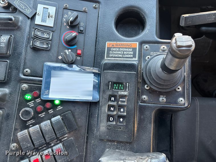 image for item FG1670 2011 Autocar Xpeditor refuse truck