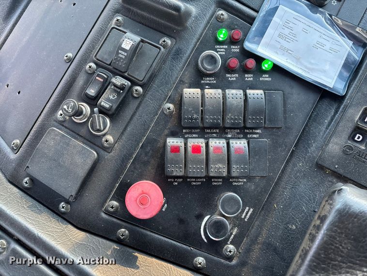 image for item FG1670 2011 Autocar Xpeditor refuse truck