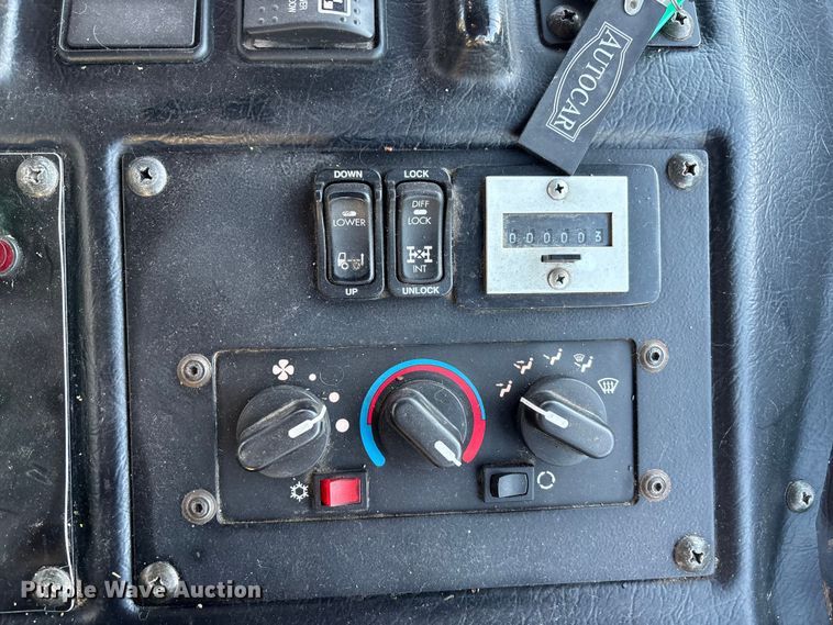 image for item FG1670 2011 Autocar Xpeditor refuse truck