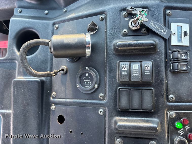 image for item FG1670 2011 Autocar Xpeditor refuse truck