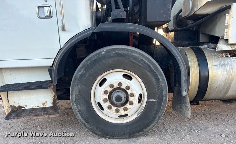 image for item FG1670 2011 Autocar Xpeditor refuse truck