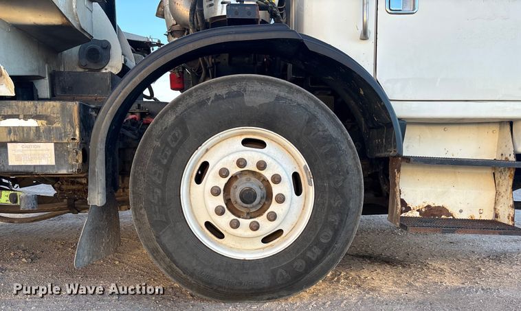 image for item FG1670 2011 Autocar Xpeditor refuse truck