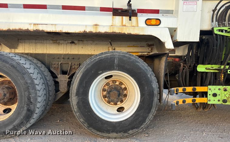 image for item FG1670 2011 Autocar Xpeditor refuse truck