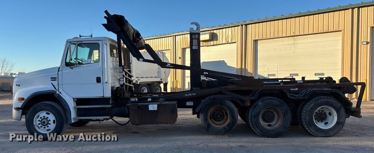 image for item FG1671 2001 Freightliner FL112 hook lift truck