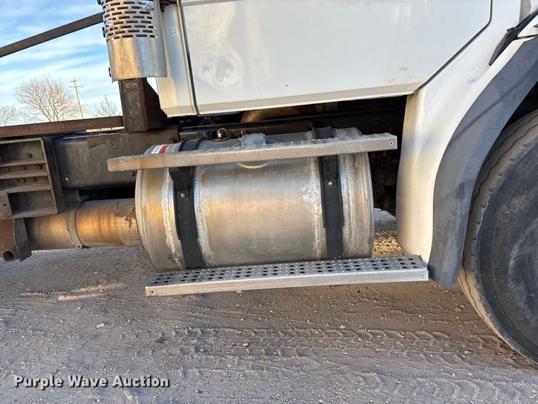 image for item FG1671 2001 Freightliner FL112 hook lift truck