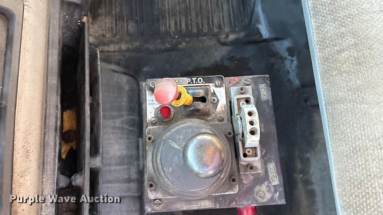 image for item FG1671 2001 Freightliner FL112 hook lift truck