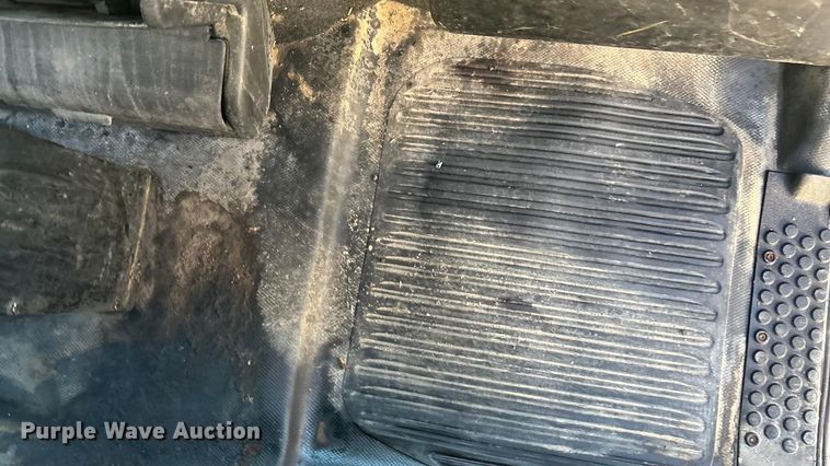 image for item FG1671 2001 Freightliner FL112 hook lift truck