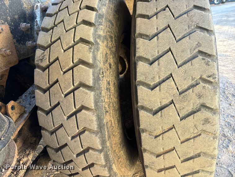 image for item FG1671 2001 Freightliner FL112 hook lift truck