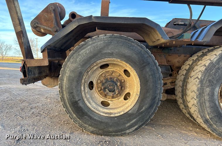 image for item FG1671 2001 Freightliner FL112 hook lift truck