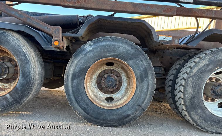 image for item FG1671 2001 Freightliner FL112 hook lift truck