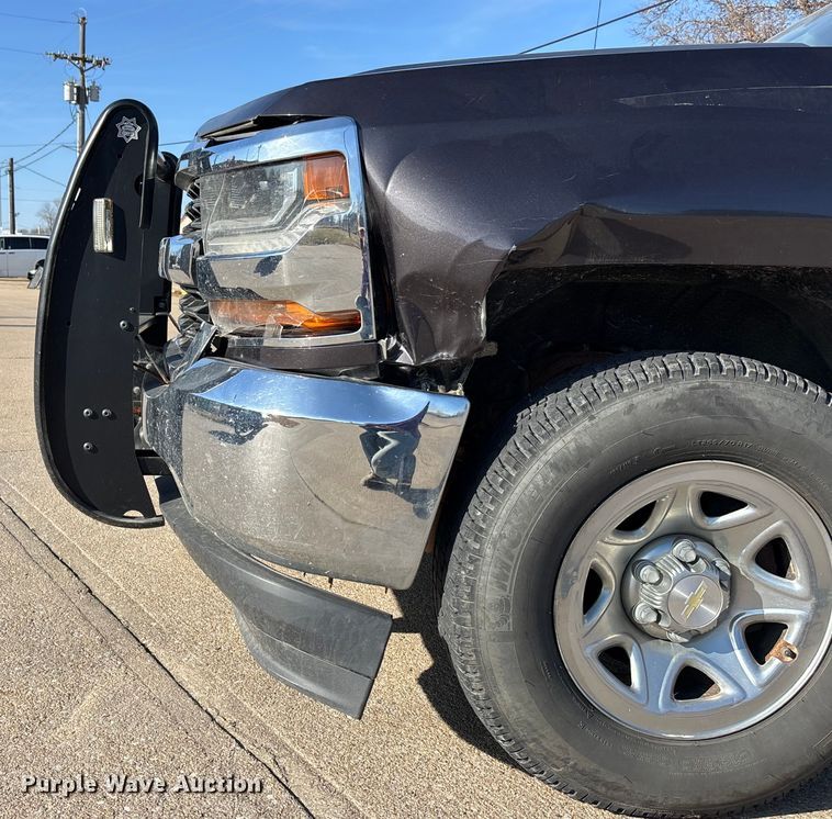 image for item FG1672 2016 Chevrolet Silverado 1500 pickup truck