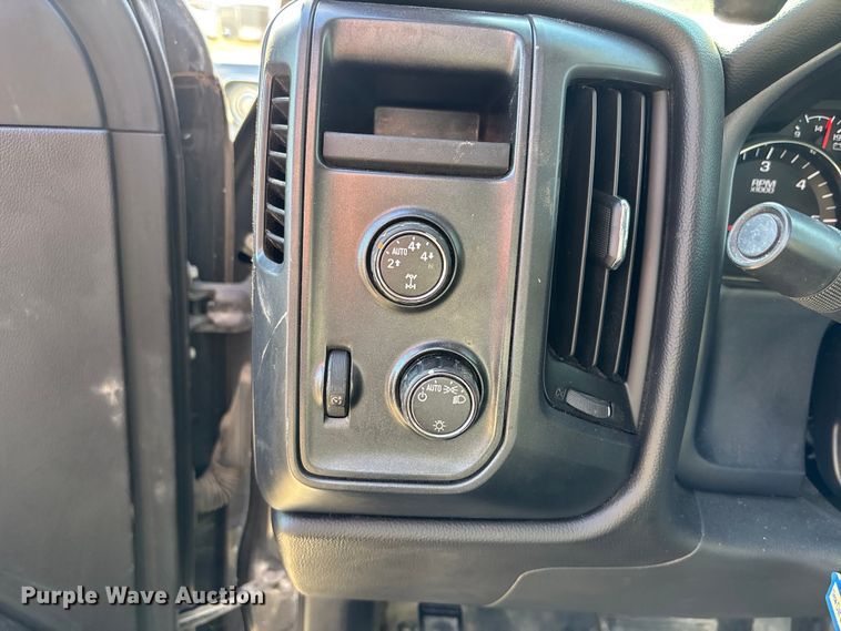 image for item FG1672 2016 Chevrolet Silverado 1500 pickup truck