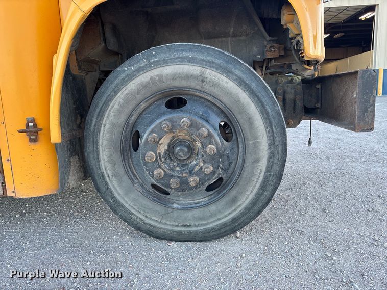 image for item FG1683 1998 GMC B7 school bus