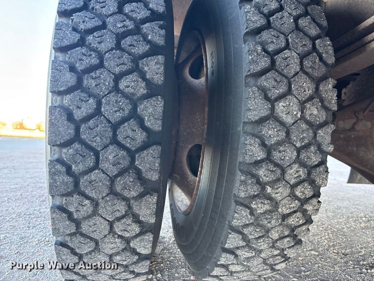 image for item FG1683 1998 GMC B7 school bus