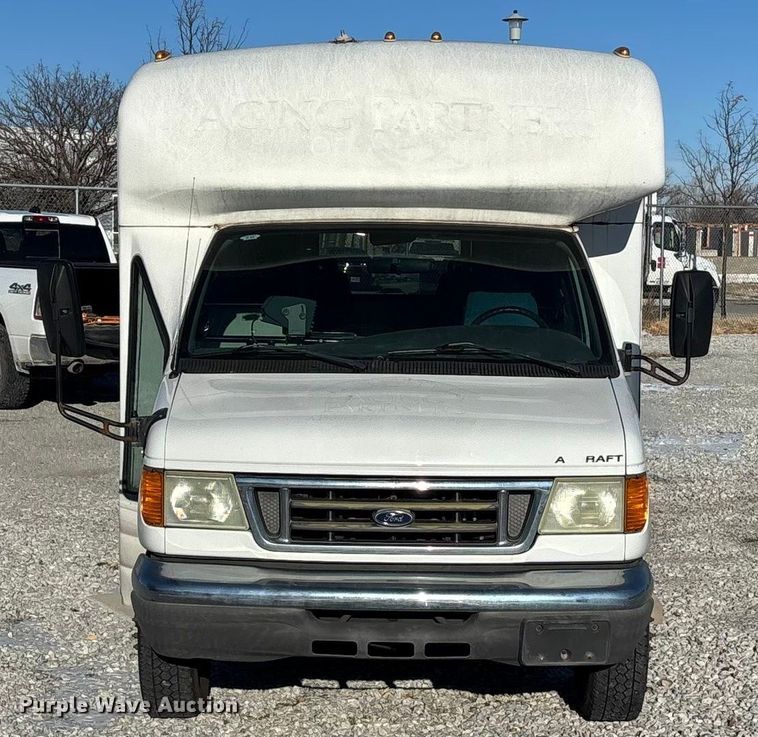 image for item FG1704 2006 Starcraft  E450 Super Duty shuttle bus