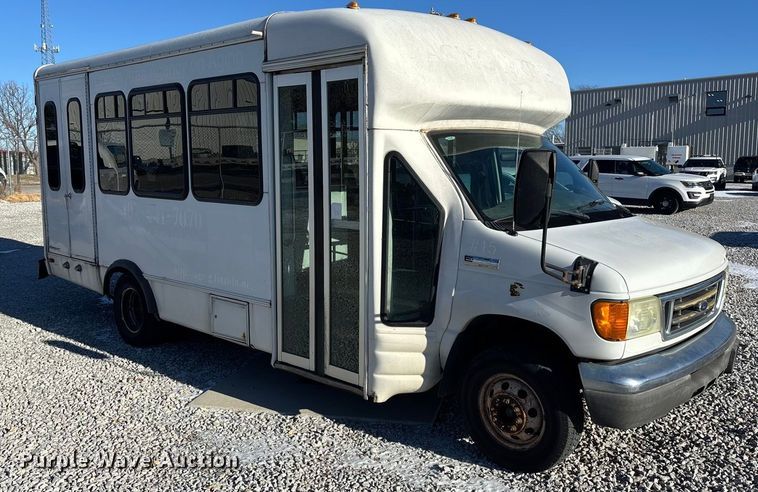 image for item FG1704 2006 Starcraft  E450 Super Duty shuttle bus