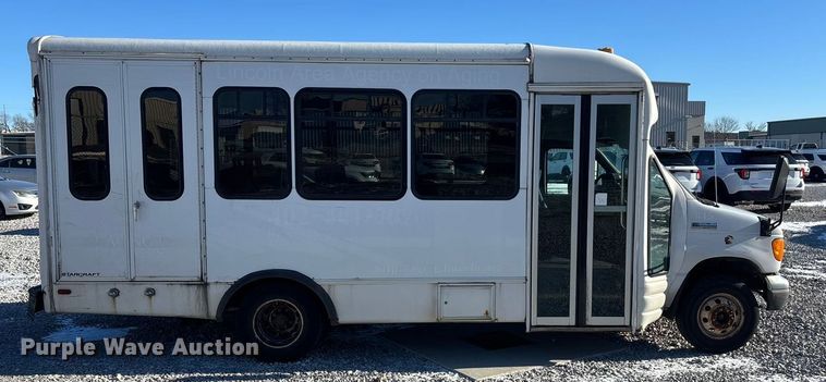 image for item FG1704 2006 Starcraft  E450 Super Duty shuttle bus