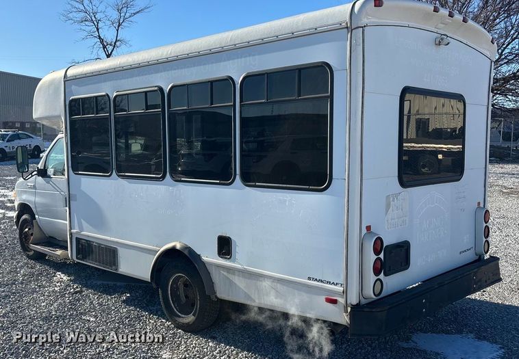 image for item FG1704 2006 Starcraft  E450 Super Duty shuttle bus