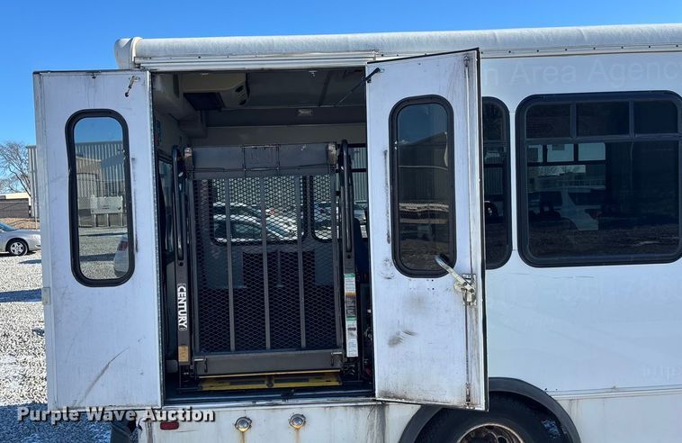 image for item FG1704 2006 Starcraft  E450 Super Duty shuttle bus