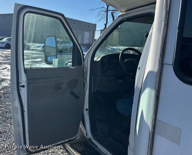 image for item FG1704 2006 Starcraft  E450 Super Duty shuttle bus