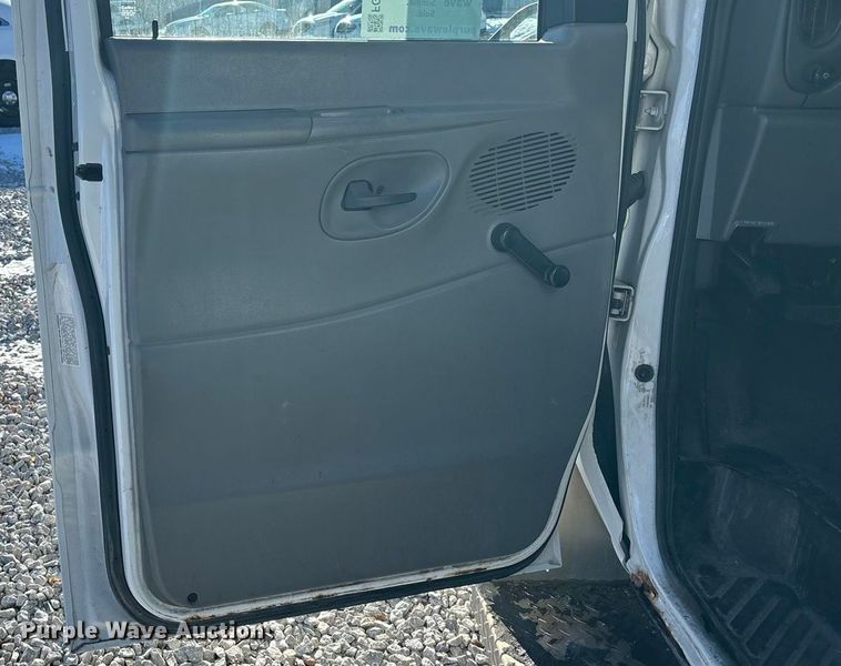 image for item FG1704 2006 Starcraft  E450 Super Duty shuttle bus