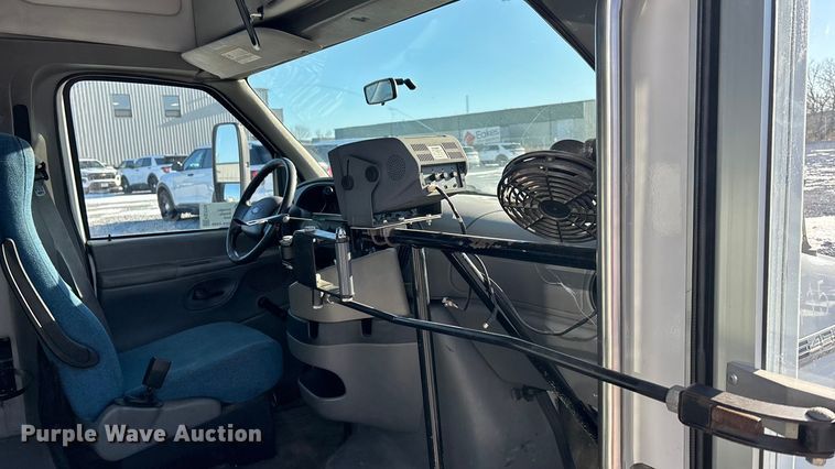 image for item FG1704 2006 Starcraft  E450 Super Duty shuttle bus