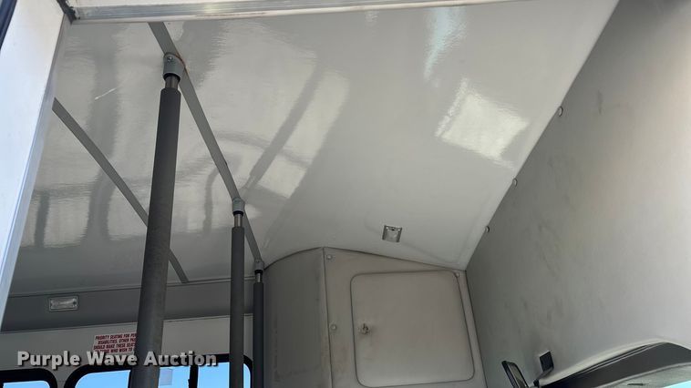 image for item FG1704 2006 Starcraft  E450 Super Duty shuttle bus