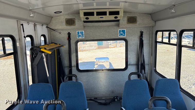 image for item FG1704 2006 Starcraft  E450 Super Duty shuttle bus