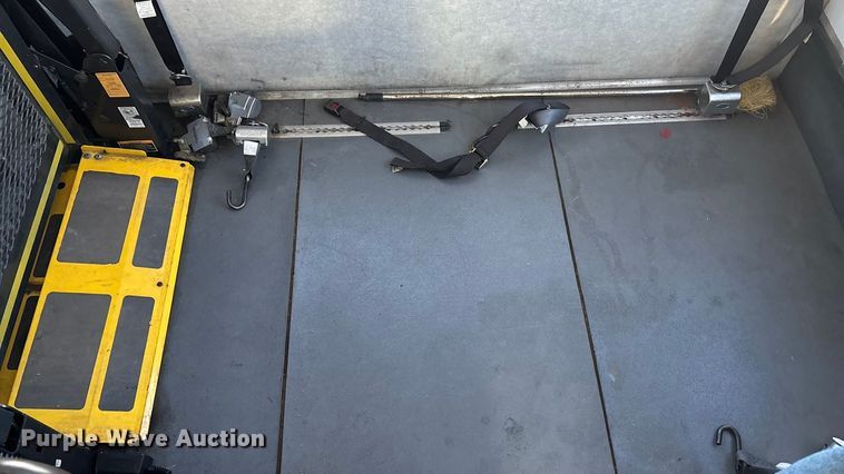 image for item FG1704 2006 Starcraft  E450 Super Duty shuttle bus