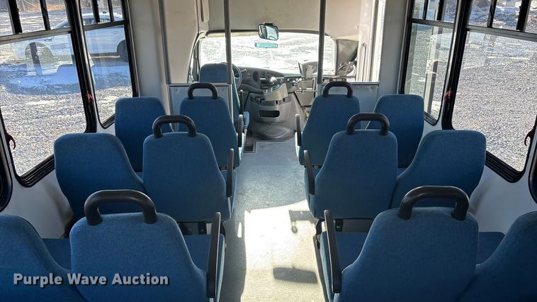 image for item FG1704 2006 Starcraft  E450 Super Duty shuttle bus