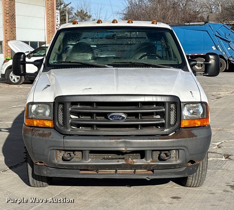 image for item FG1705 2001 Ford F350 Super Duty Ext. Cab flatbed pickup truck