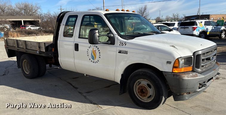 image for item FG1705 2001 Ford F350 Super Duty Ext. Cab flatbed pickup truck