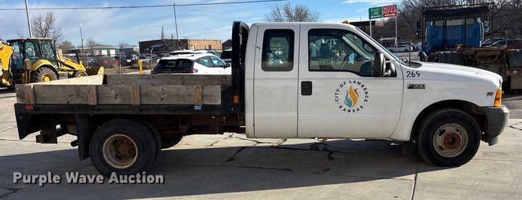 image for item FG1705 2001 Ford F350 Super Duty Ext. Cab flatbed pickup truck