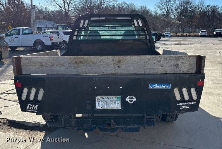 image for item FG1705 2001 Ford F350 Super Duty Ext. Cab flatbed pickup truck