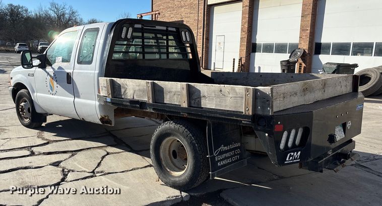 image for item FG1705 2001 Ford F350 Super Duty Ext. Cab flatbed pickup truck