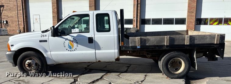 image for item FG1705 2001 Ford F350 Super Duty Ext. Cab flatbed pickup truck