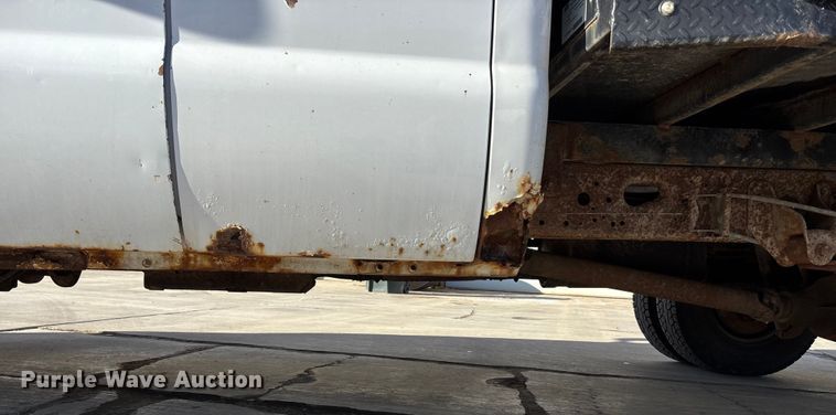 image for item FG1705 2001 Ford F350 Super Duty Ext. Cab flatbed pickup truck