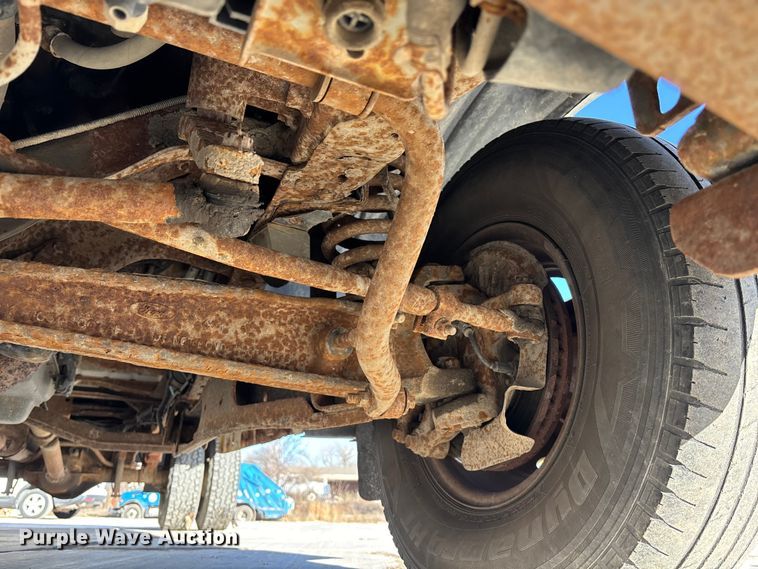 image for item FG1705 2001 Ford F350 Super Duty Ext. Cab flatbed pickup truck