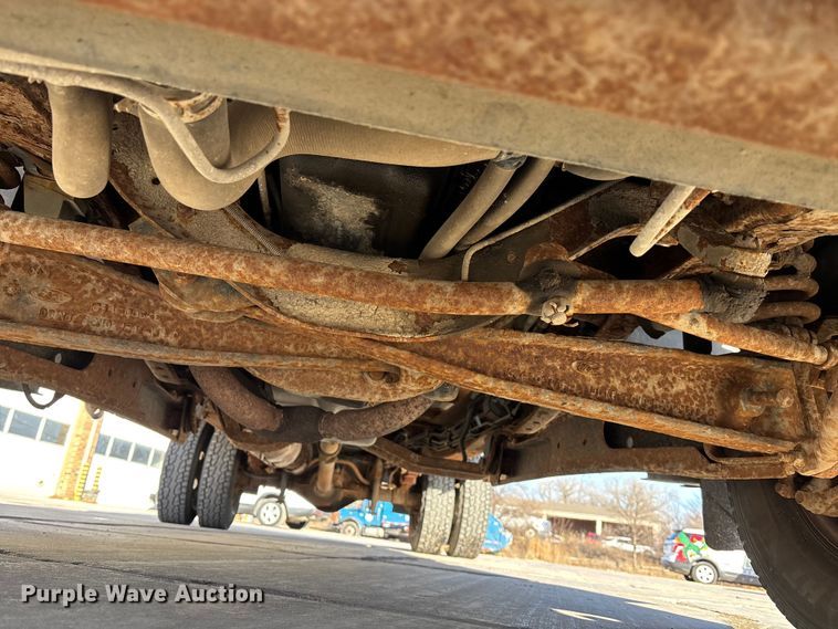 image for item FG1705 2001 Ford F350 Super Duty Ext. Cab flatbed pickup truck