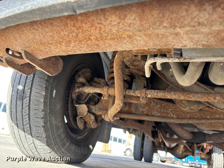 image for item FG1705 2001 Ford F350 Super Duty Ext. Cab flatbed pickup truck