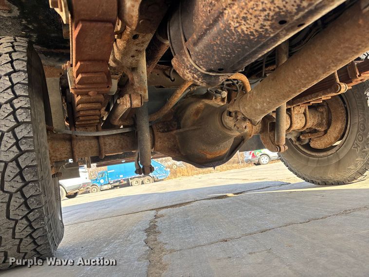 image for item FG1705 2001 Ford F350 Super Duty Ext. Cab flatbed pickup truck