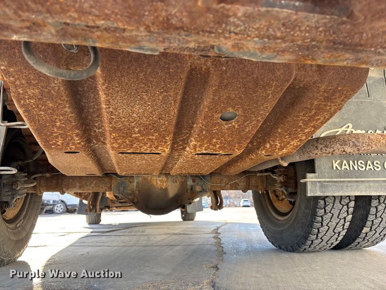 image for item FG1705 2001 Ford F350 Super Duty Ext. Cab flatbed pickup truck