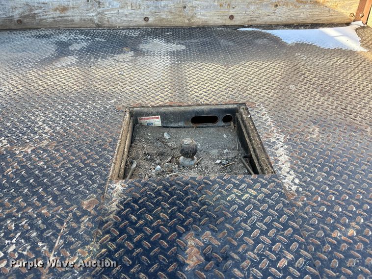 image for item FG1705 2001 Ford F350 Super Duty Ext. Cab flatbed pickup truck